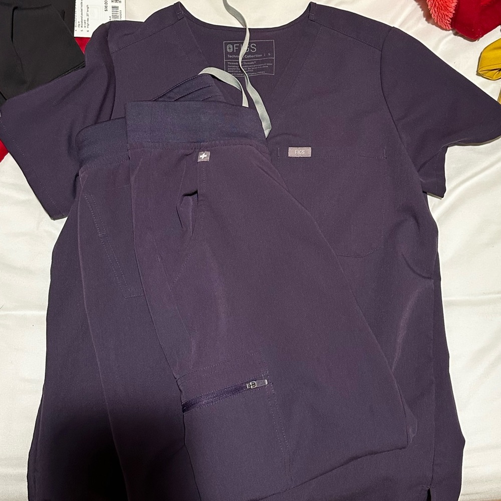 FIGS scrub set in Purple